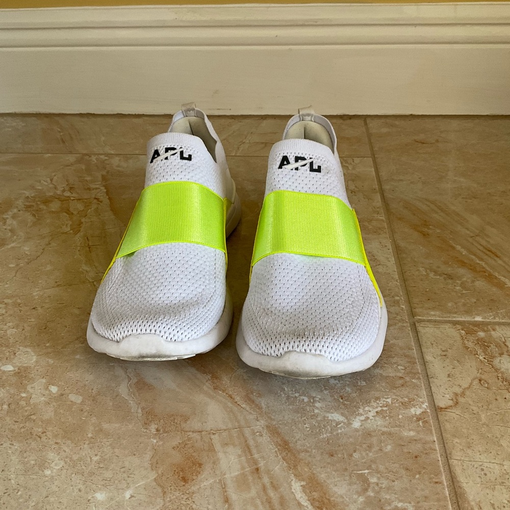APL White and Yellow Running Shoe Techloom bliss 7.5 EUC